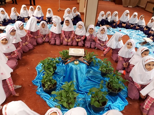 جشن قرآن ویژه قرآن‌آموزان اول ابتدایی و نوآموزان پیش دبستان در دبستان دخترانه امام صادق علیه السلام برگزار گردید.