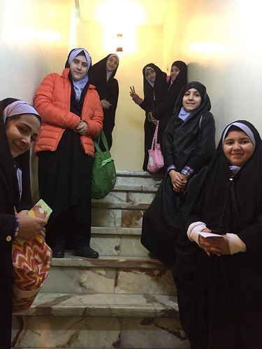 بازدید دانش آموزان پایه پنجم دبستان دخترانه امام صادق علیه السلام از کاخ موزه سعدآباد