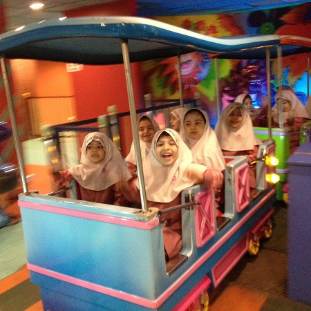 برگزاری اردوی تفریحی سرزمین عجایب برای نوآموزان پیش دبستان دخترانه امام صادق علیه السلام