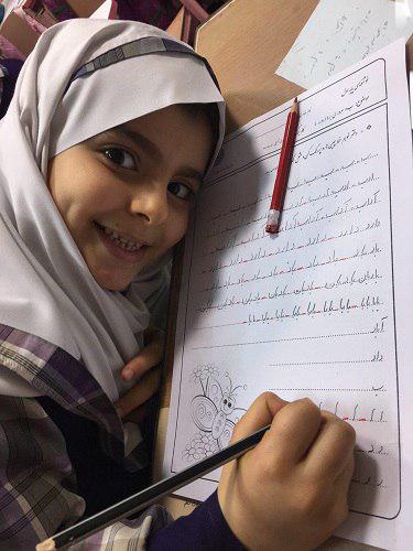 برگزاری کلاس خوشنویسی به دلیل اهمیت و ضرورت خط خوش در بین دانش آموزان ابتدایی در دبستان دخترانه امام صادق علیه السلام