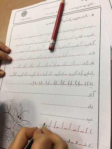 برگزاری کلاس خوشنویسی به دلیل اهمیت و ضرورت خط خوش در بین دانش آموزان ابتدایی در دبستان دخترانه امام صادق علیه السلام