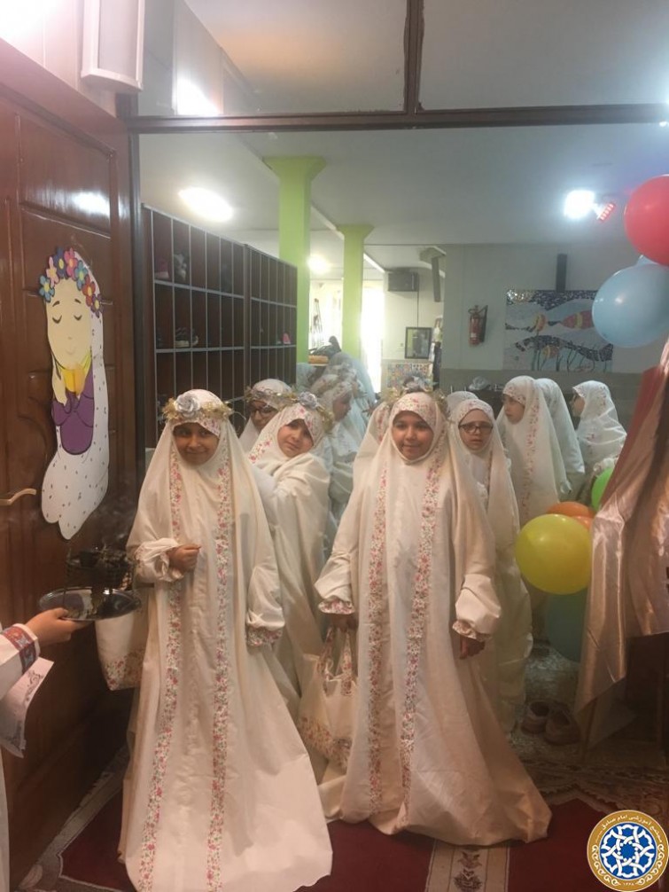 ورود دختران پایه سوم به نماز جماعت