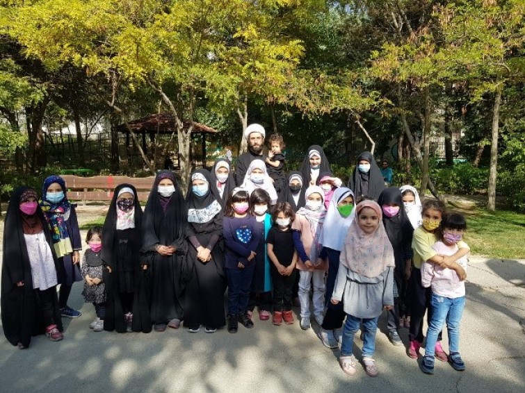 مراسم آغاز سال تحصیلی دانش آموزان دبستان دخترانه در باغ راه فدک